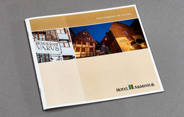 Designbücher und Broschüren