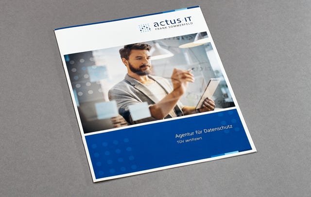 Designbücher und Broschüren